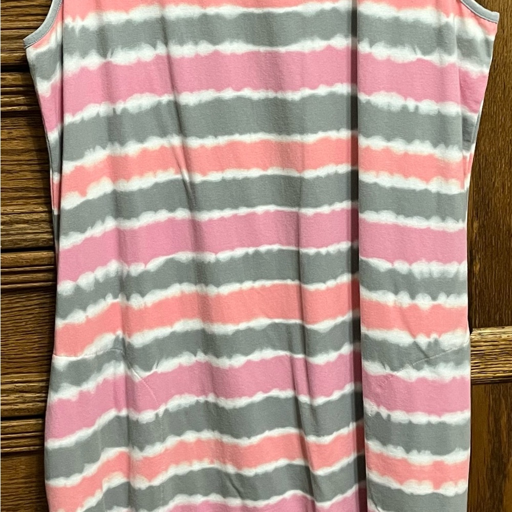 D & CO Beach LARGE pink, gray & white dress w/pockets, super comfy, smoke free